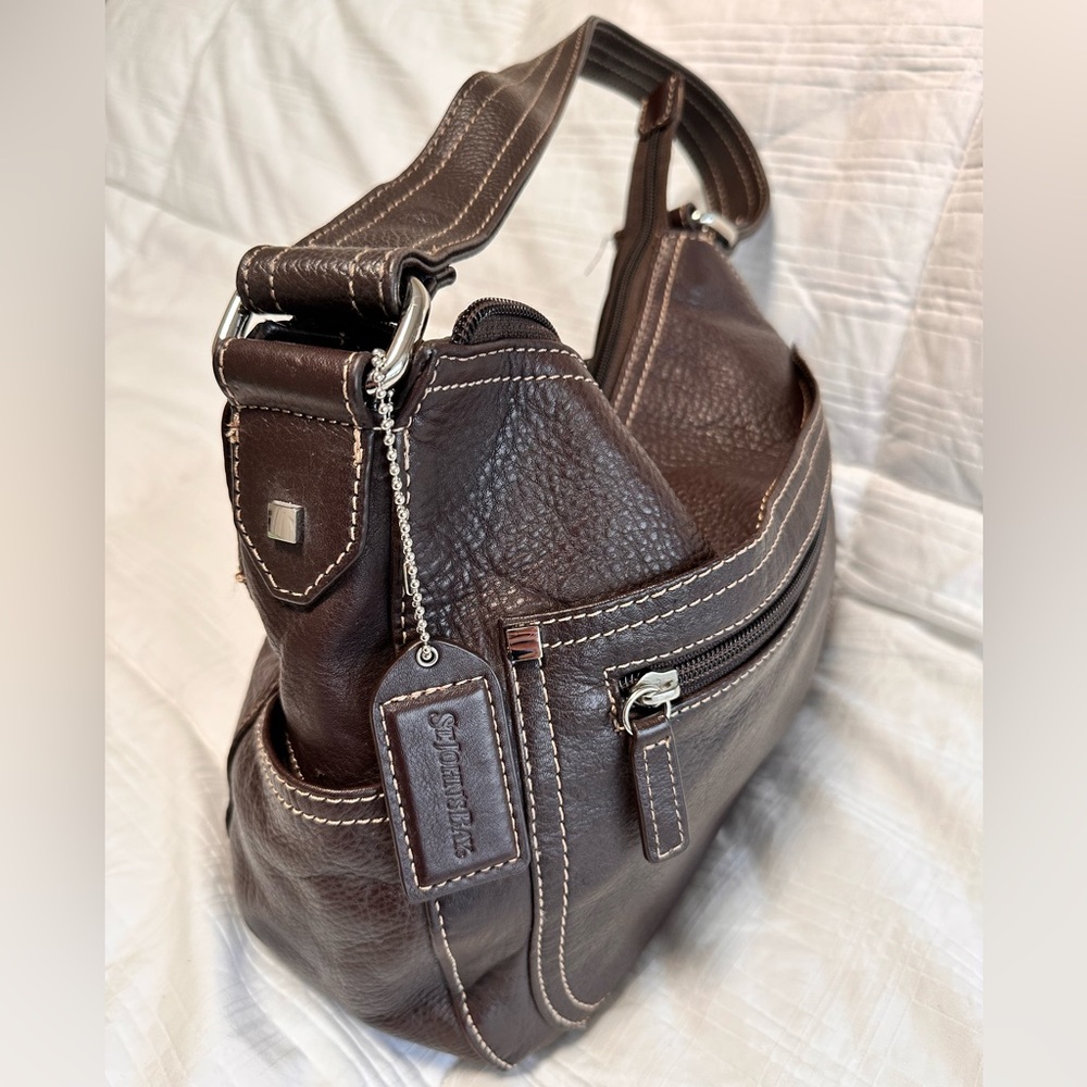 St. John’s Bay handbag! Timeless, brown, soft leather!